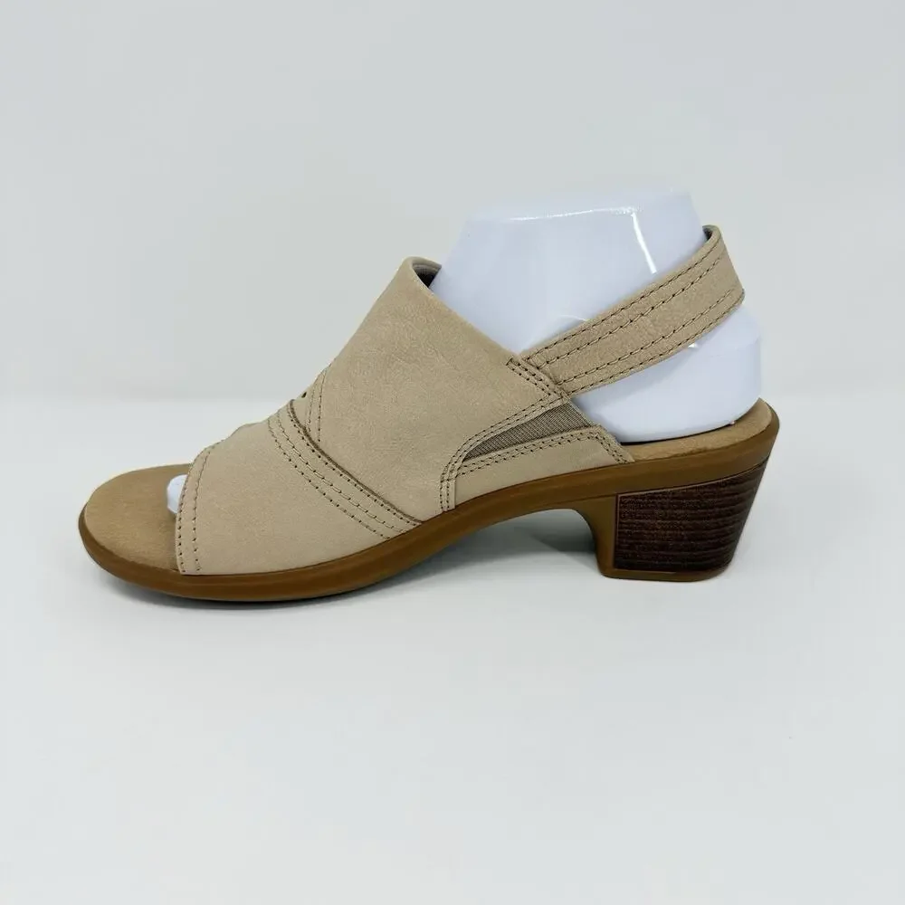Clarks Emily2 Mist Women’s 8.5 M Sand Nubuck Block Heel Slingback Sandals New